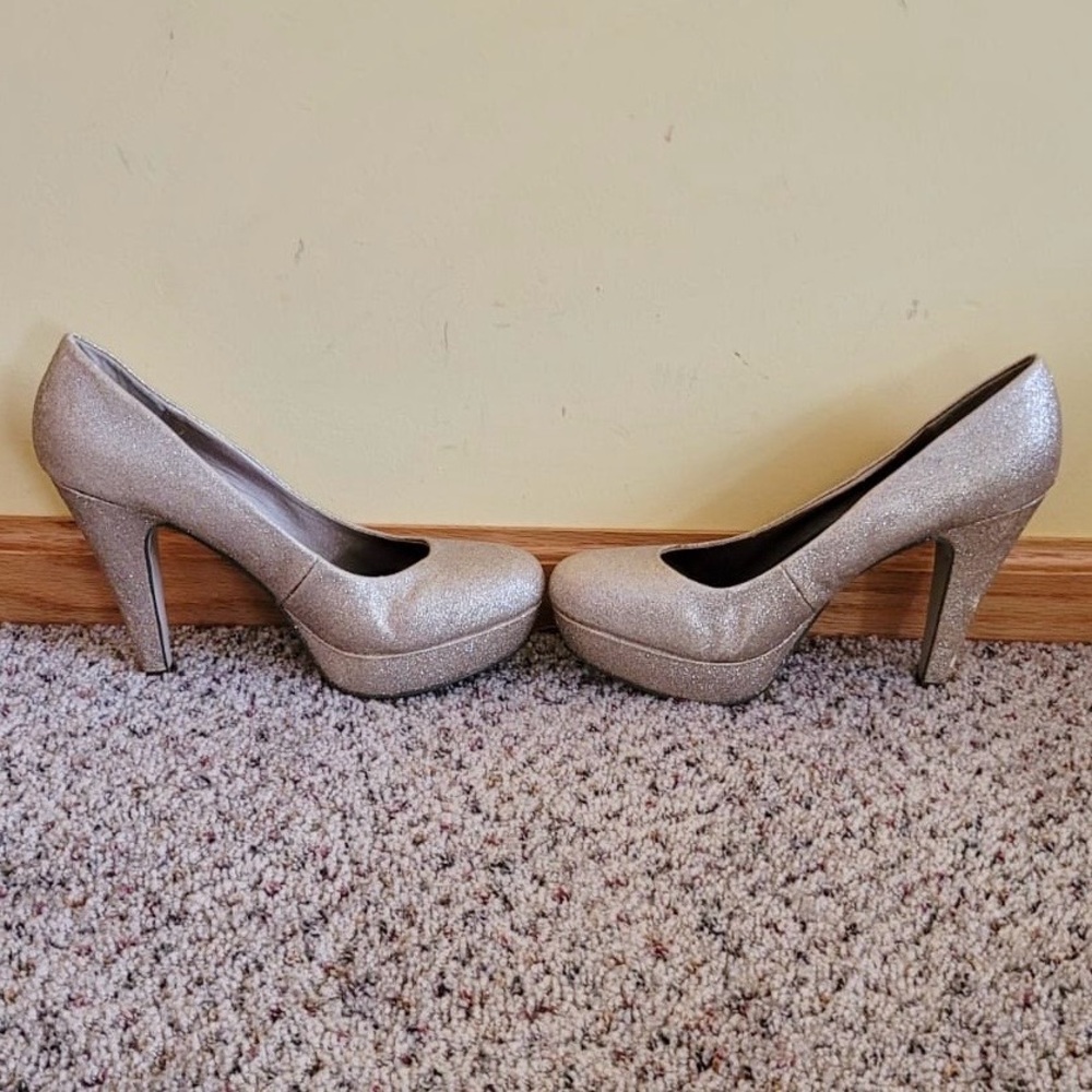 Madden Girl Heels Size 9 Gold Sparkly Glitter Pumps Chunky Heel Party Wedding